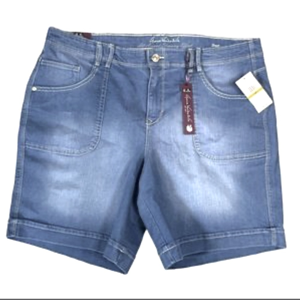 Brand new Gloria Vanderbilt Keegan short